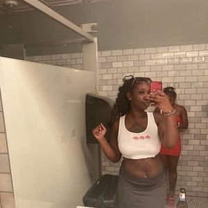 Meet your Posher, Maya